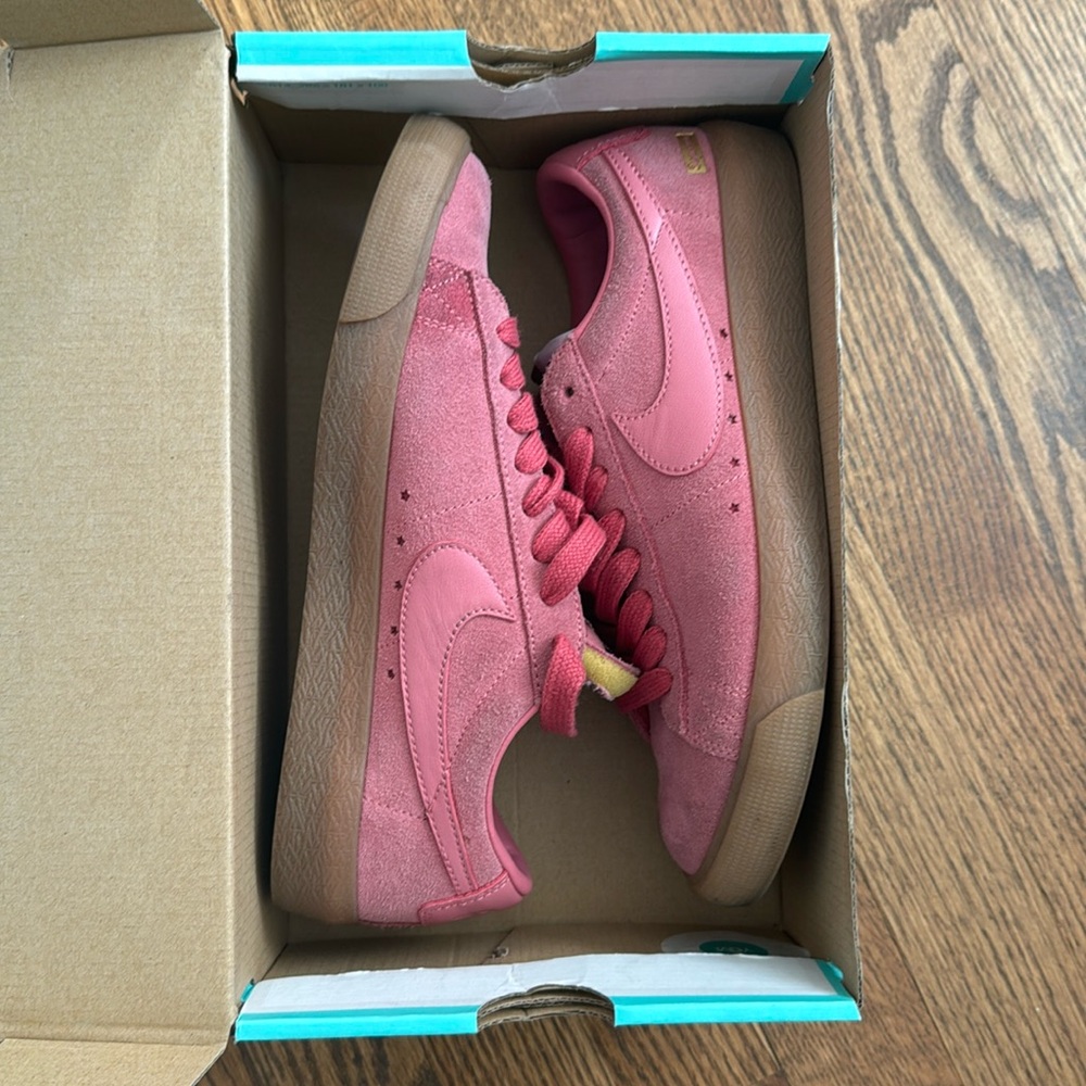 COPY - Supreme Nike Sneakers